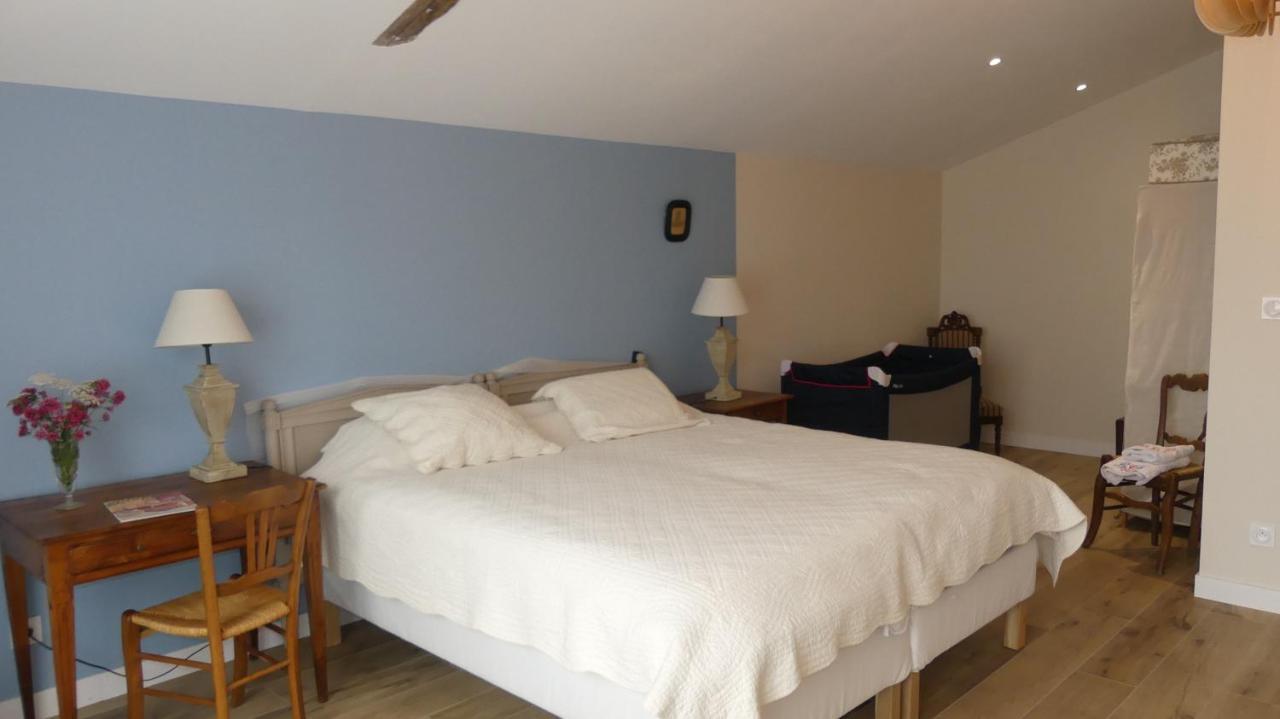 La Petite Lande Bed & Breakfast Menil Bagian luar foto