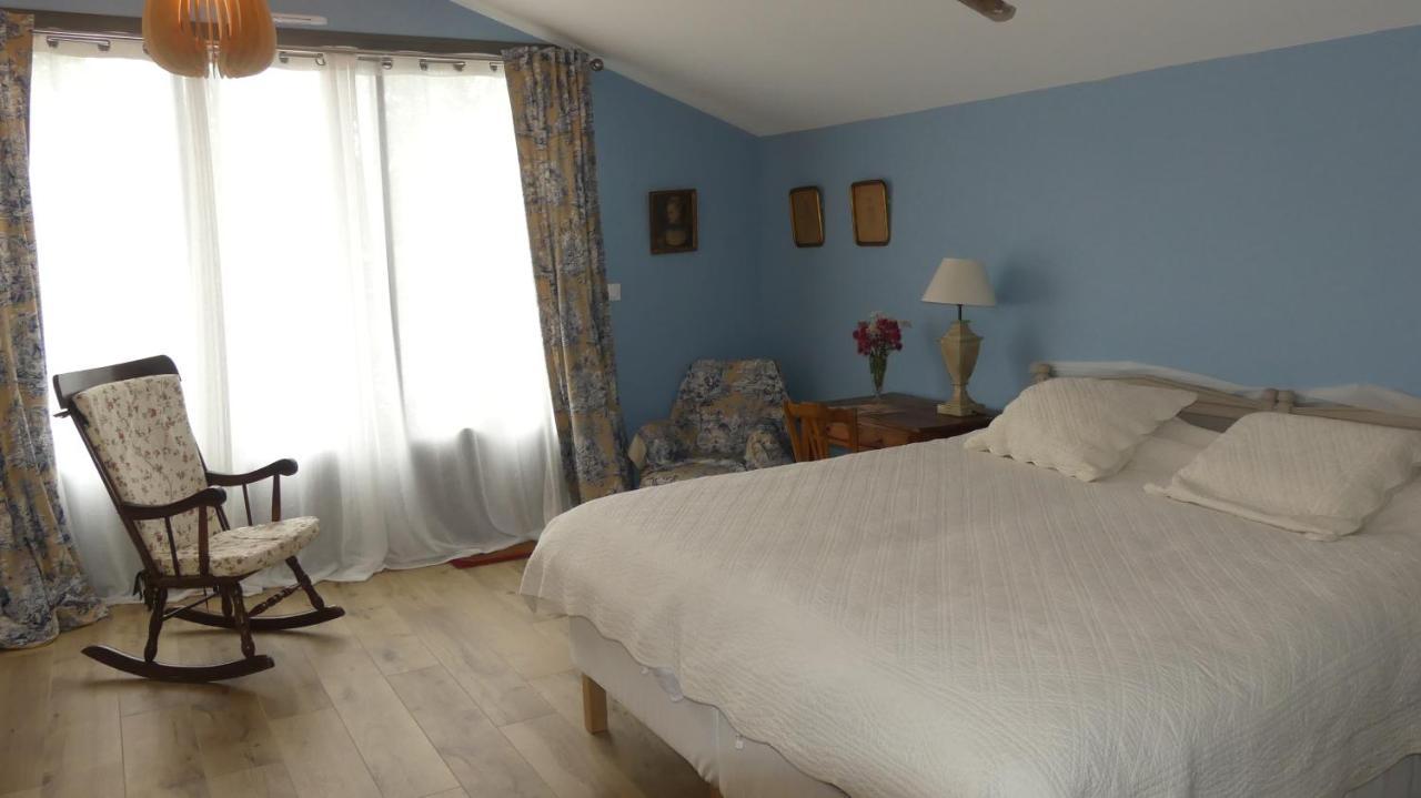 La Petite Lande Bed & Breakfast Menil Bagian luar foto
