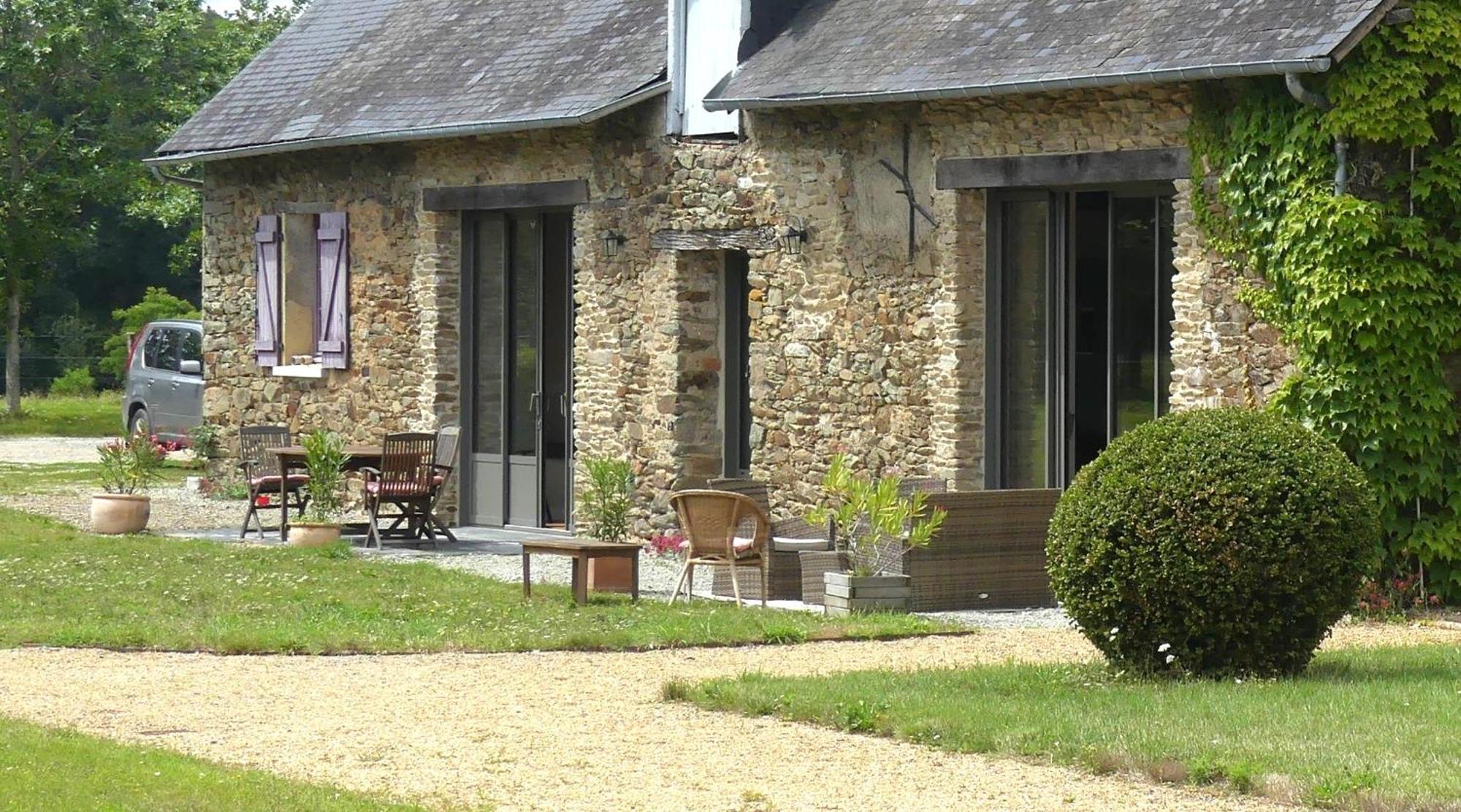 La Petite Lande Bed & Breakfast Menil Bagian luar foto