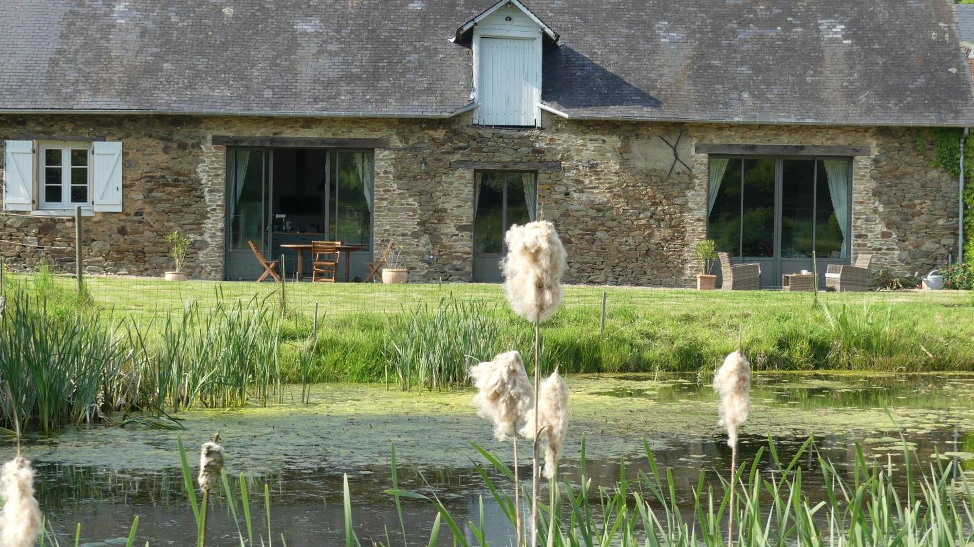 La Petite Lande Bed & Breakfast Menil Bagian luar foto