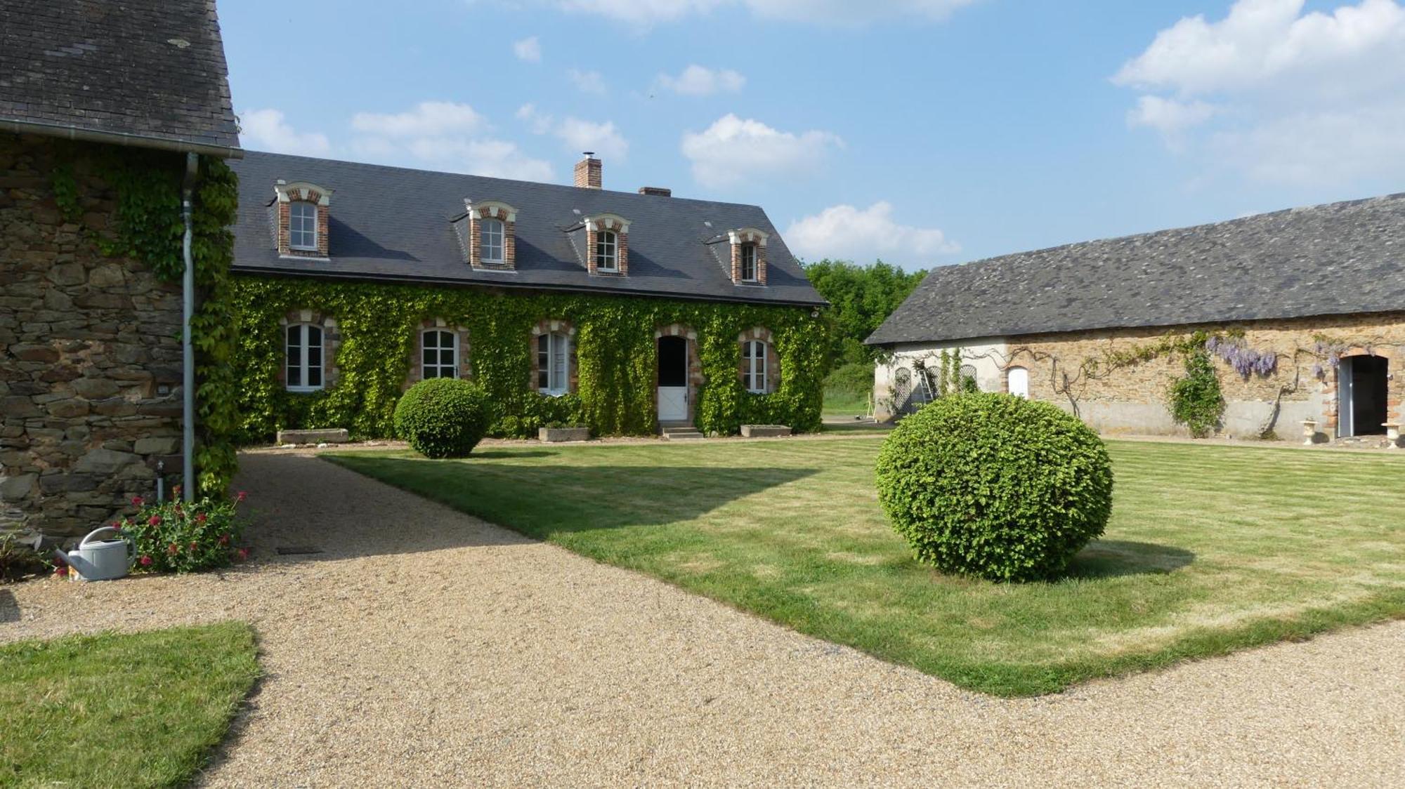 La Petite Lande Bed & Breakfast Menil Bagian luar foto