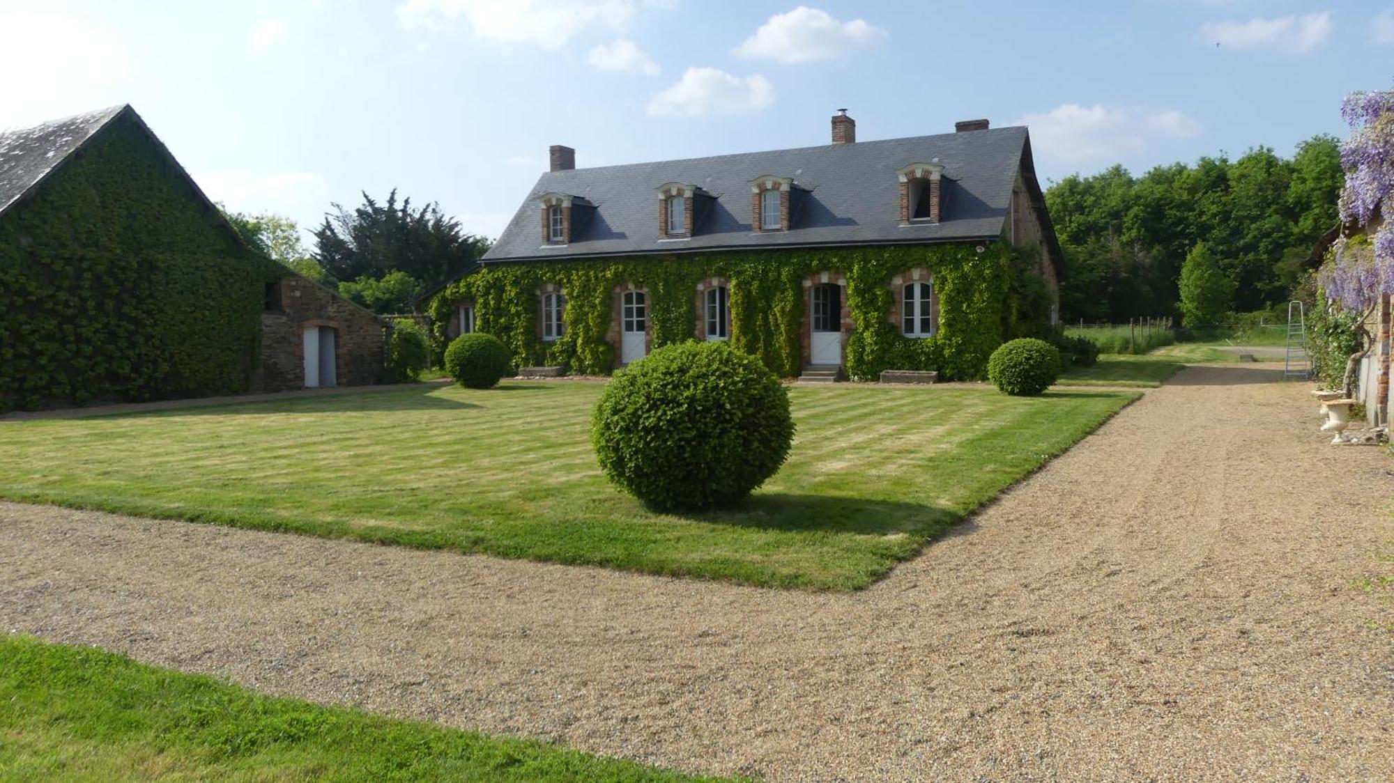 La Petite Lande Bed & Breakfast Menil Bagian luar foto