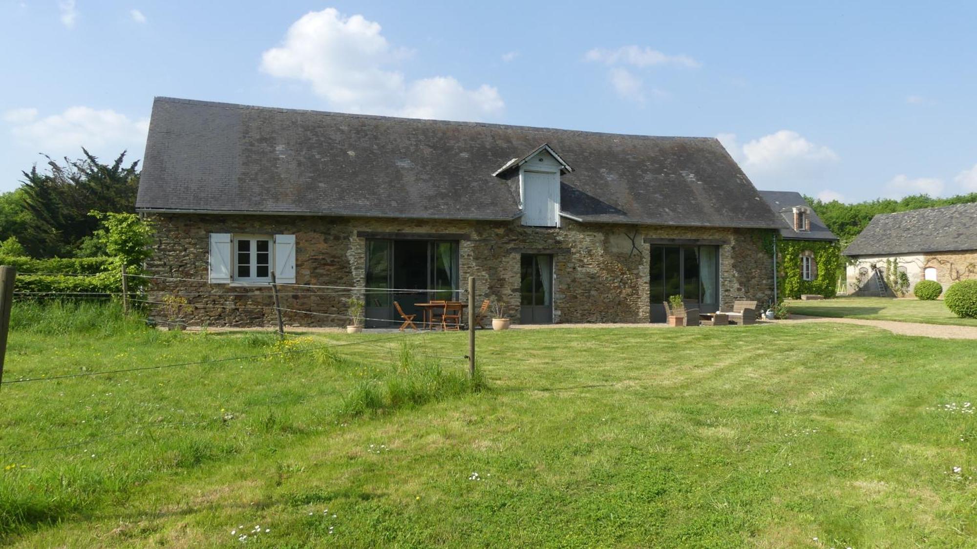 La Petite Lande Bed & Breakfast Menil Bagian luar foto