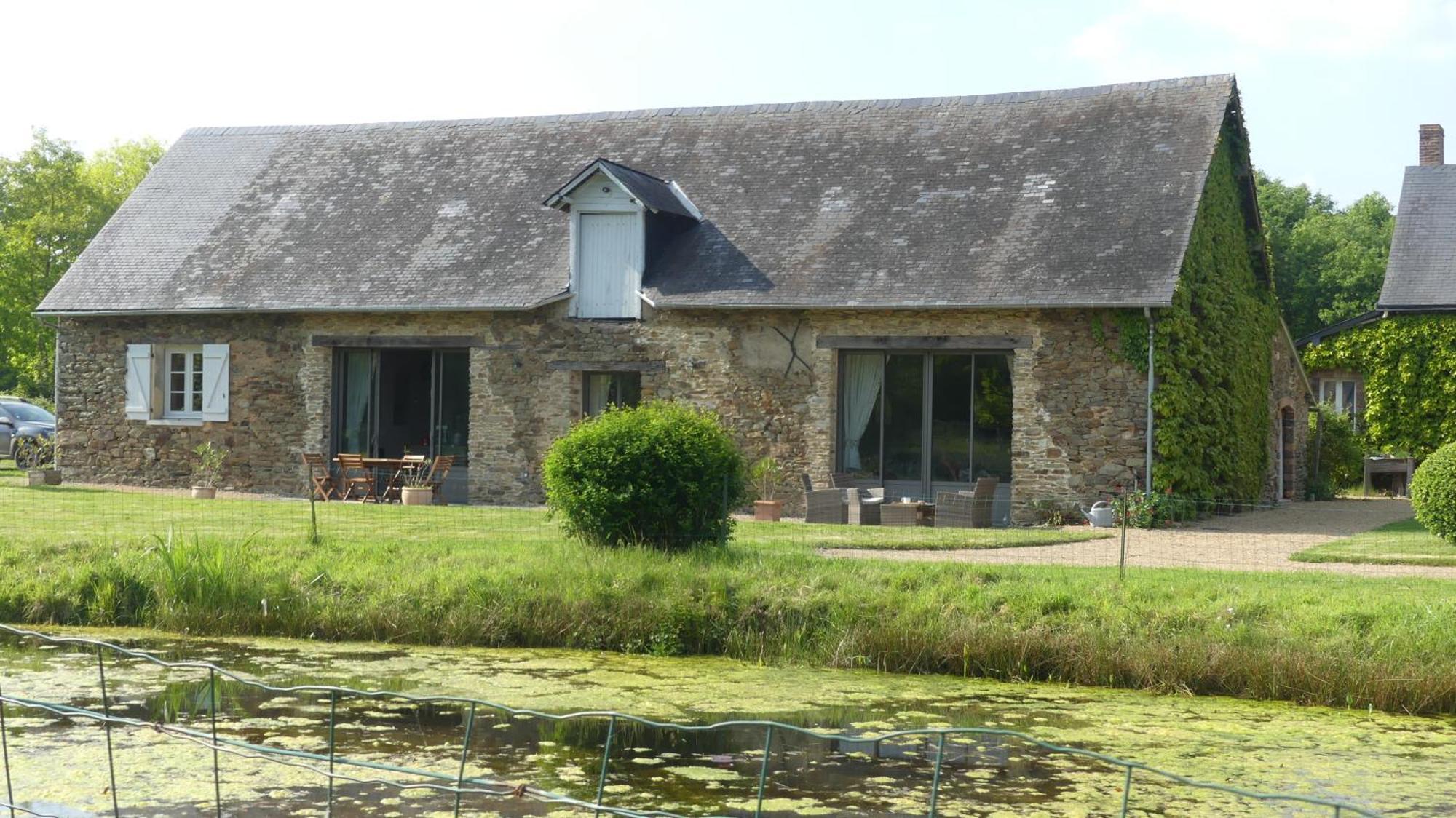 La Petite Lande Bed & Breakfast Menil Bagian luar foto